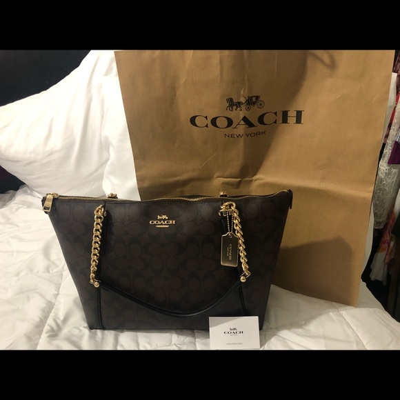 Coach - Picture 3 of 7